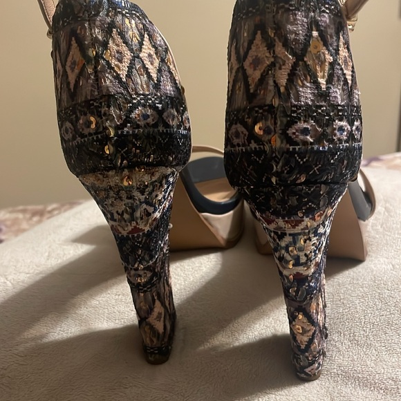 New exé platform shoes. - Picture 6 of 8